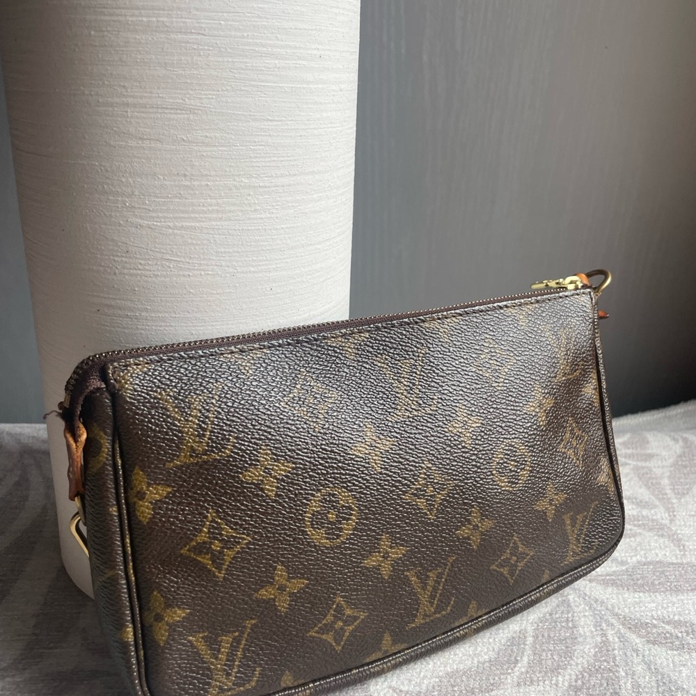 Louis Vuitton Pochette Monogram Canvas